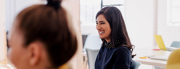 Office meeting smiling woman 600x230